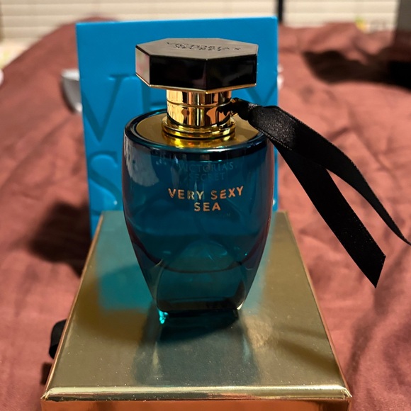 Ray. De Parfum by Victoria’s Secret Brand.  NIB - Picture 3 of 8